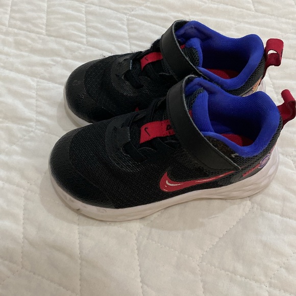 Toddler Nike Revolution Sneakers - Picture 3 of 6